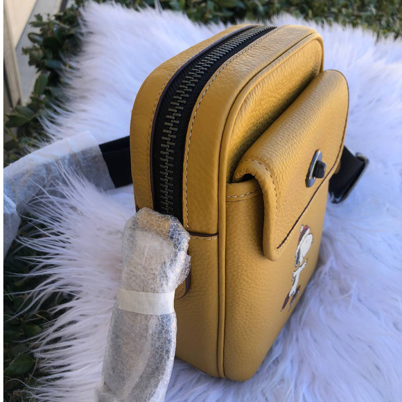 New Coach Men Crossbody Peanuts Heritage With Snoopy Motif Man Bag - Picture 2 of 9